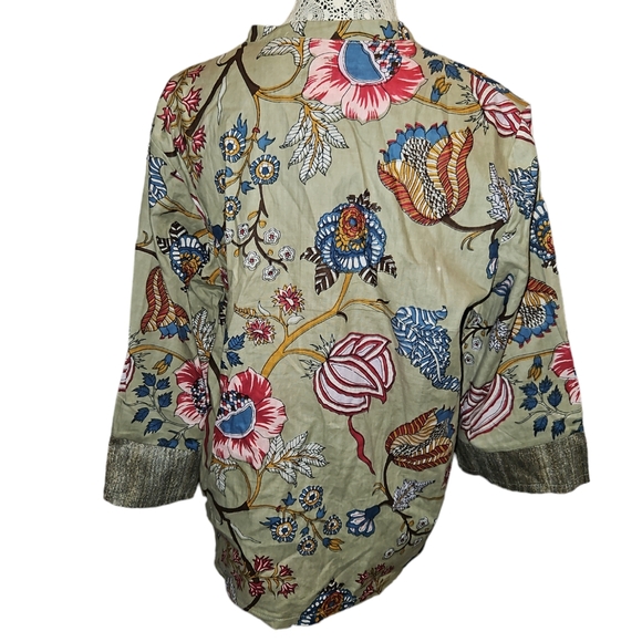 New Cotton Floral Top - Picture 2 of 7